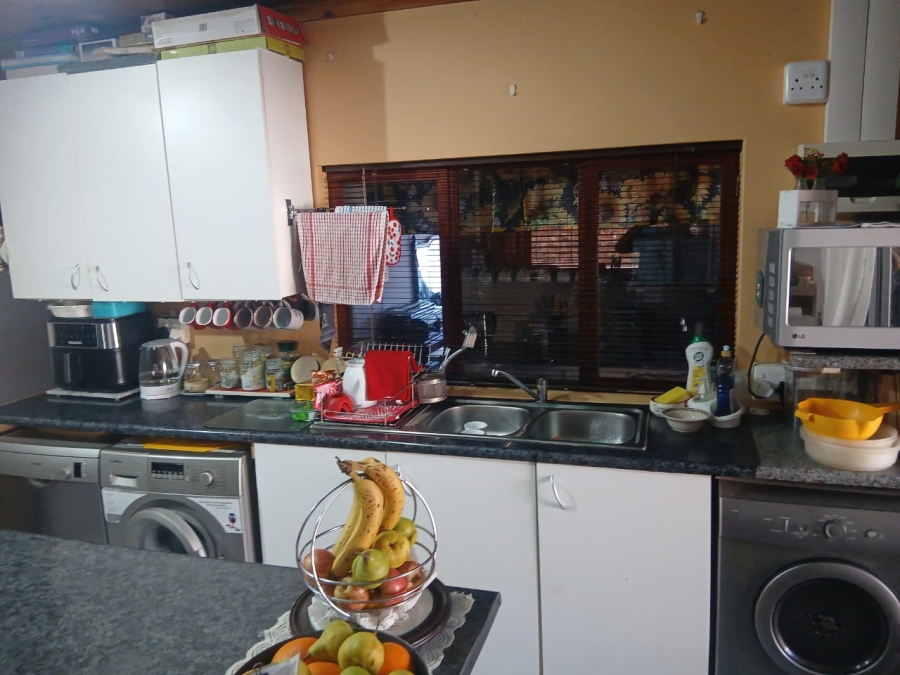 5 Bedroom Property for Sale in Queensberry Bay Eastern Cape
